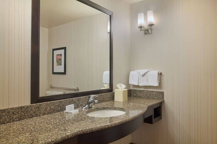 Room 32 of 51
