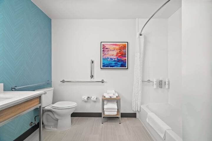 Room 25 of 46