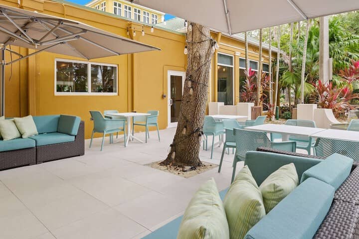 Hotel Exterior 60 of 61