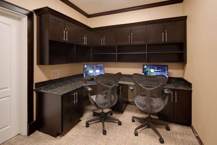 Business Center 52 of 57