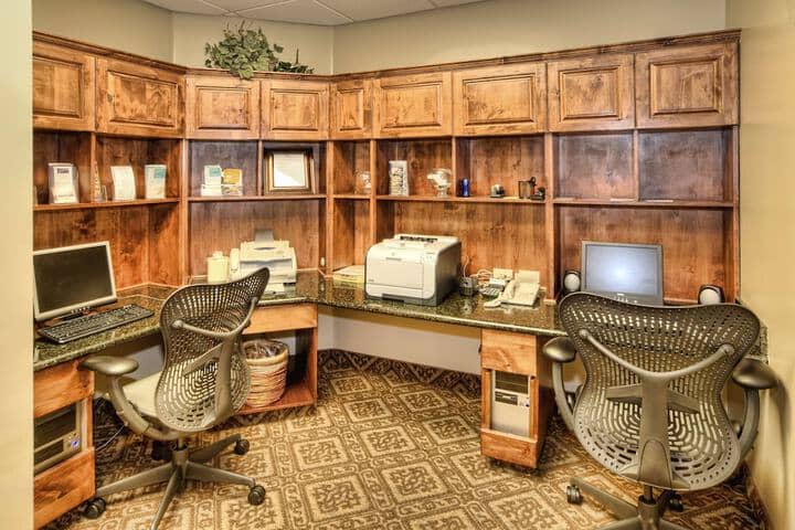 Business Center 85 of 90