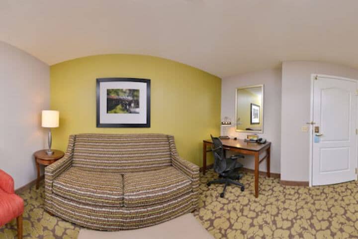 Room 36 of 62