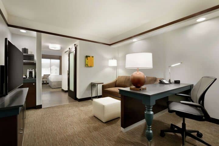 Room 16 of 39