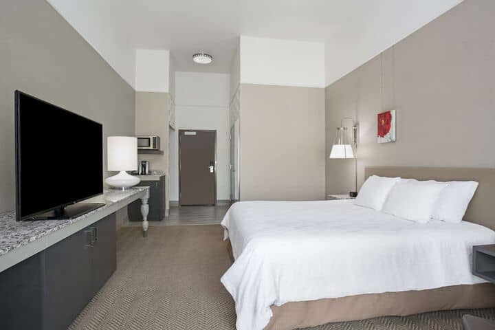 Room 13 of 40