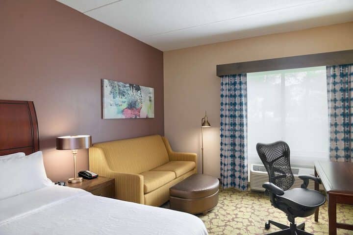 Room 28 of 51