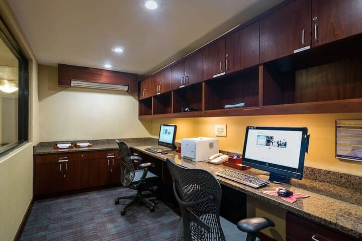 Business Center 33 of 37