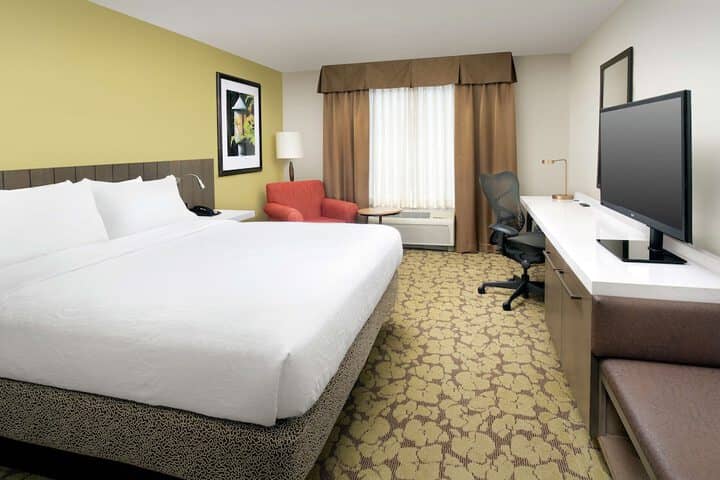 Room 13 of 33