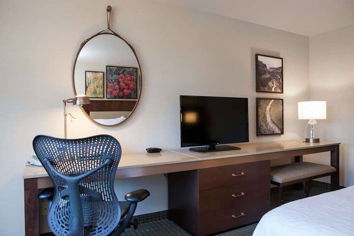 Room 27 of 90